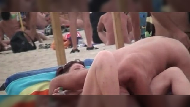 Минет и секс на нудистком пляже 