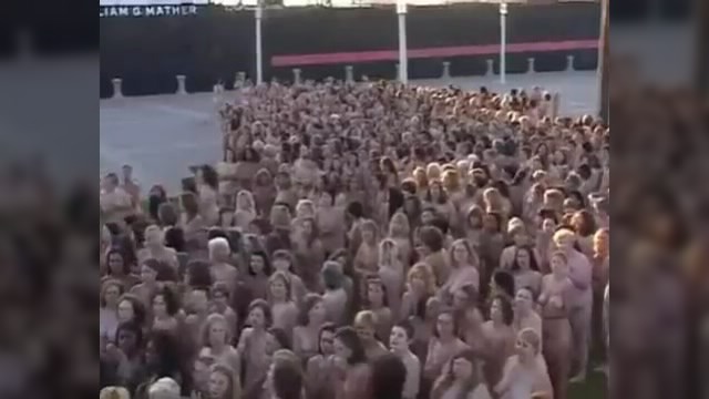 5000 голых женщин вместе 